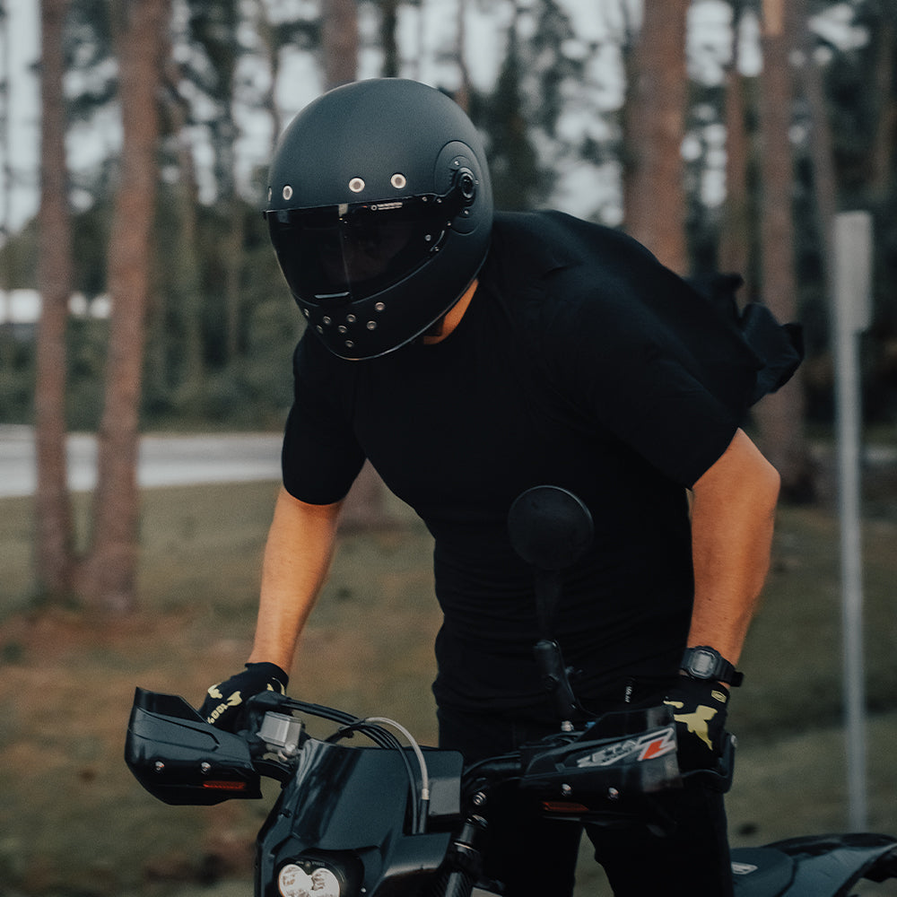 Daytona Retro Full-Face Motorcycle Helmet – Dull Black